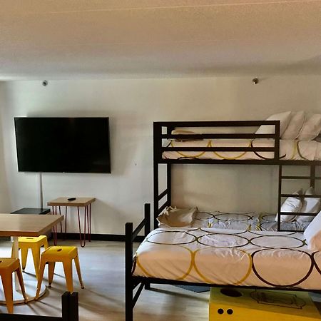Super 8 By Wyndham Mahwah Otel Dış mekan fotoğraf