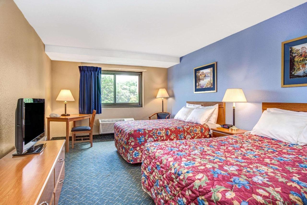 Super 8 By Wyndham Mahwah Otel Dış mekan fotoğraf