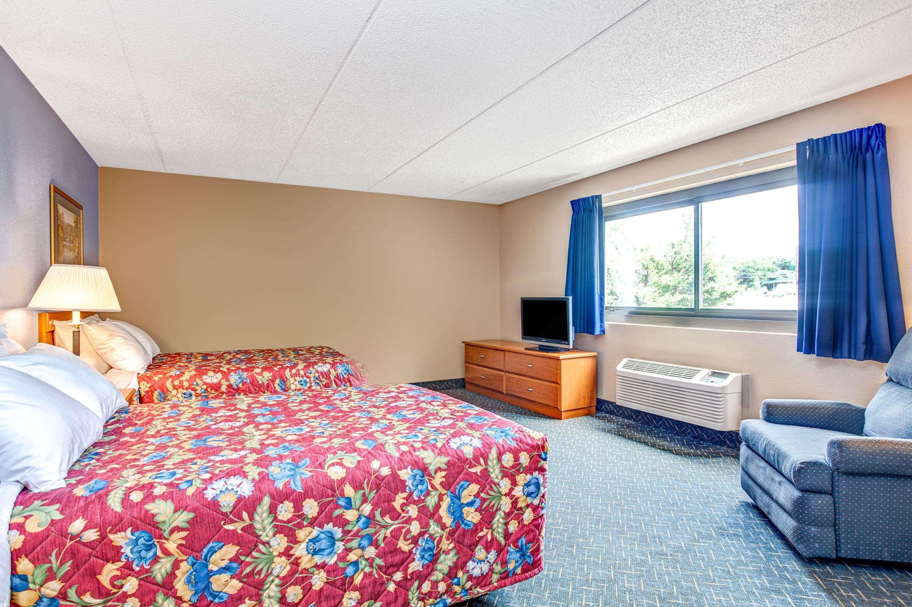 Super 8 By Wyndham Mahwah Otel Dış mekan fotoğraf